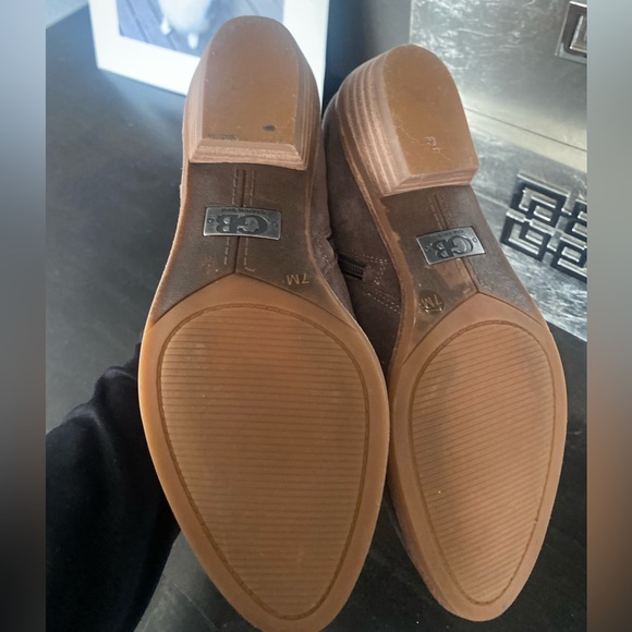 Gianni Bini taupe suede side zip bootie size 7. - Picture 5 of 7